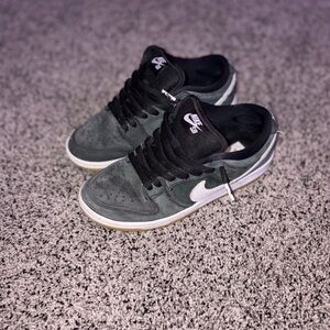 Nike SB Men's Black and Gray Sneakers